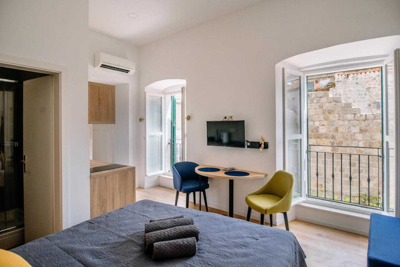 Art Deco Walls By Duhomes Apartment
