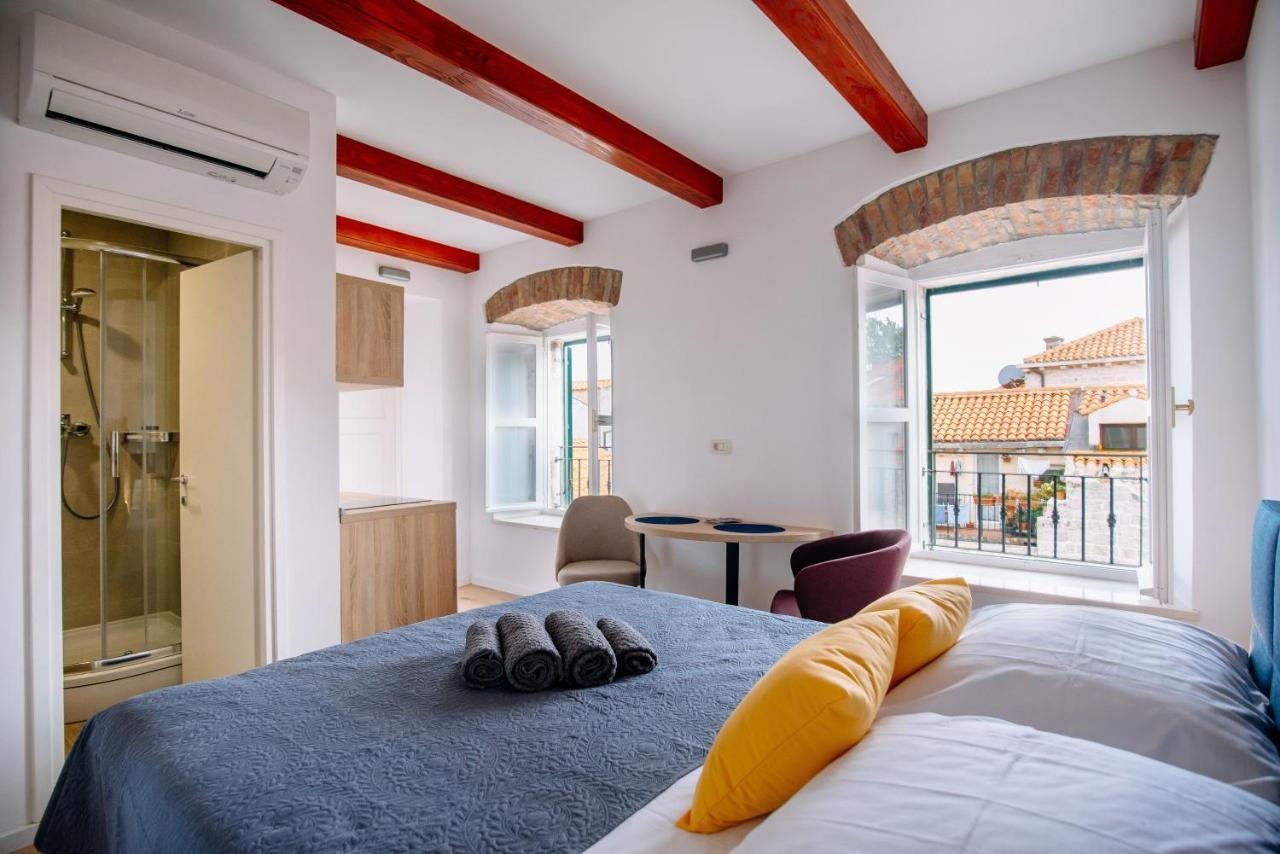 Art Deco Walls By Duhomes Apartment Dubrovnik
